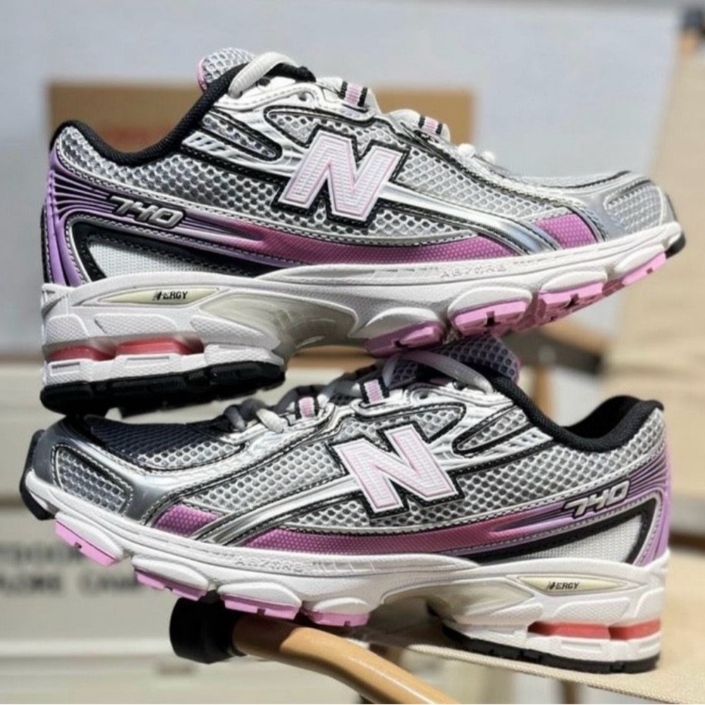 New Balance 740